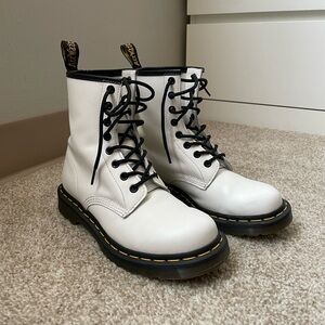 DR. MARTENS 1460 Lace Up Boots